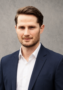 Jansen Hafen in a suit